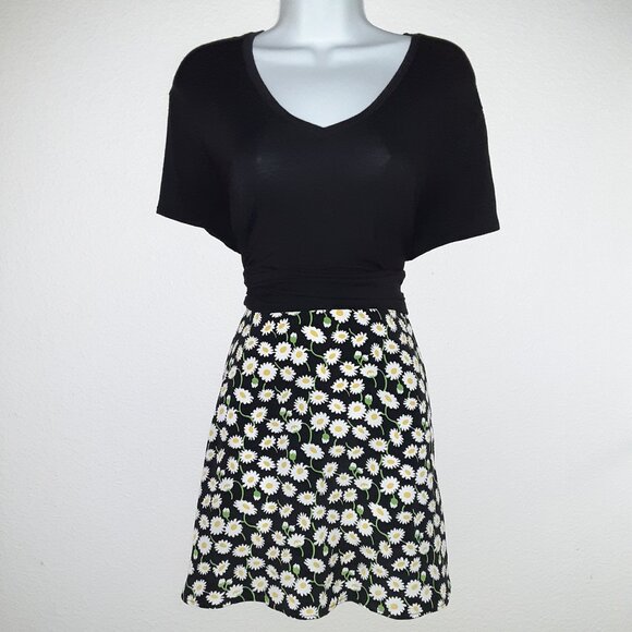 Daisy Mini Skirt * Size 5/6 * 25" Waist * Flowy * A-Line * Like New * Y2K - Picture 1 of 7